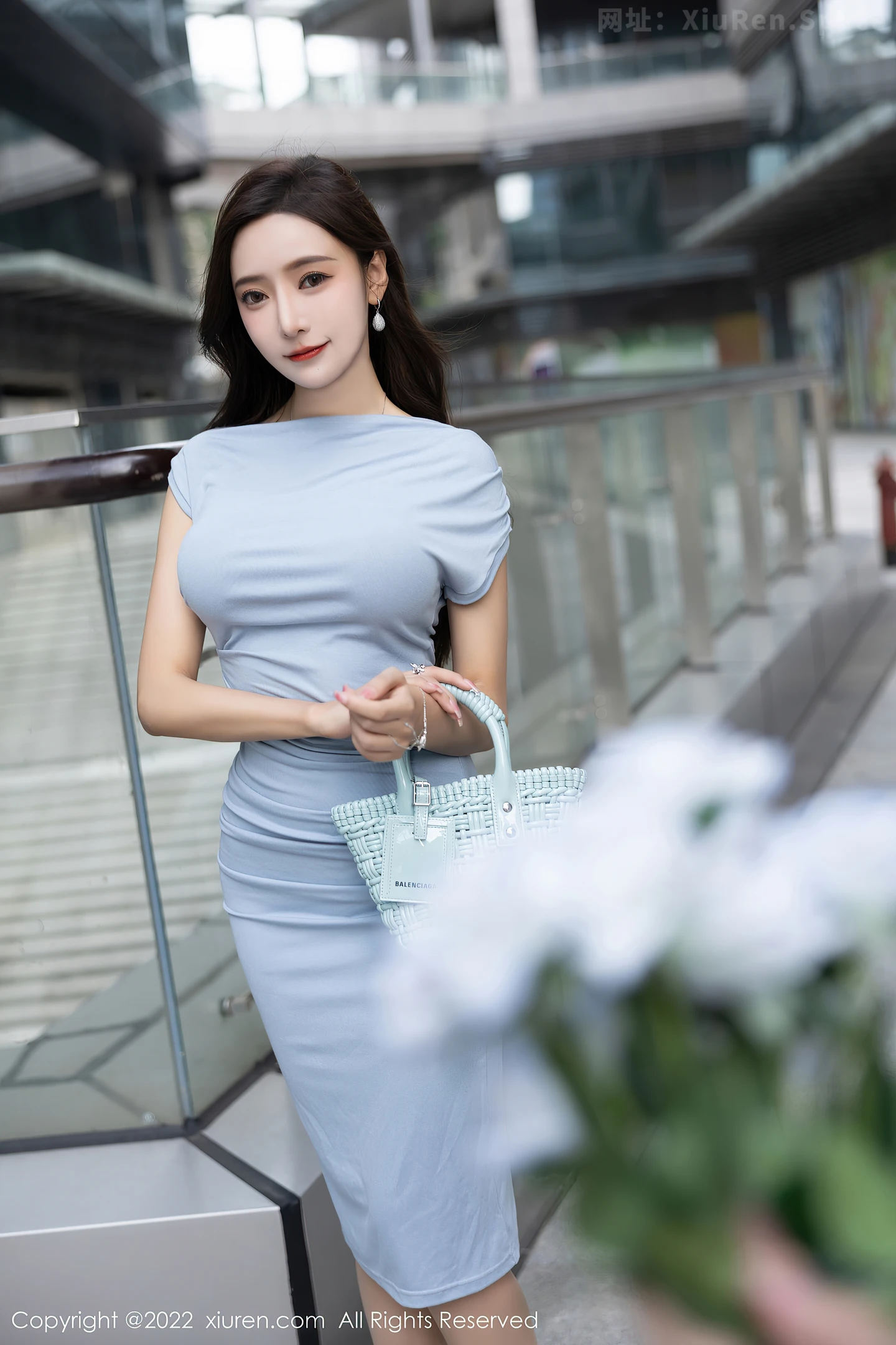 图片[5]-[XiuRen秀人网] VOL.5674 女神王馨瑶yanni脱蓝灰连衣裙露紫色蕾丝内衣超薄肉丝诱惑写真90P-秀人网官方网站